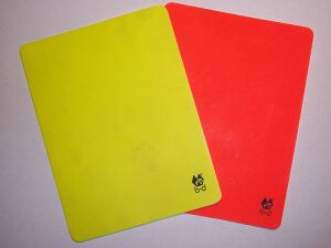Gelbe und Rote Karte.jpg