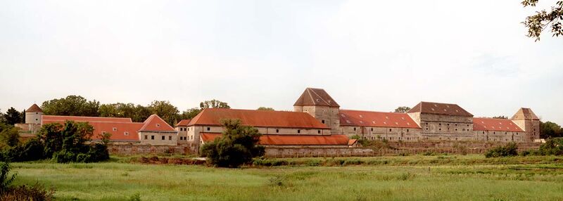 Datei:Schloss Neugebäude.jpg